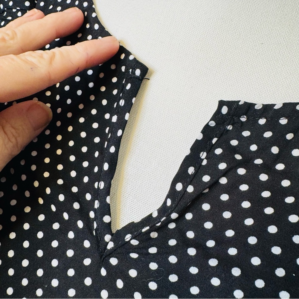 ANDREE BY UNIT Black and White Polka Dot Ruffled Bubble Blouse - Picture 6 of 11